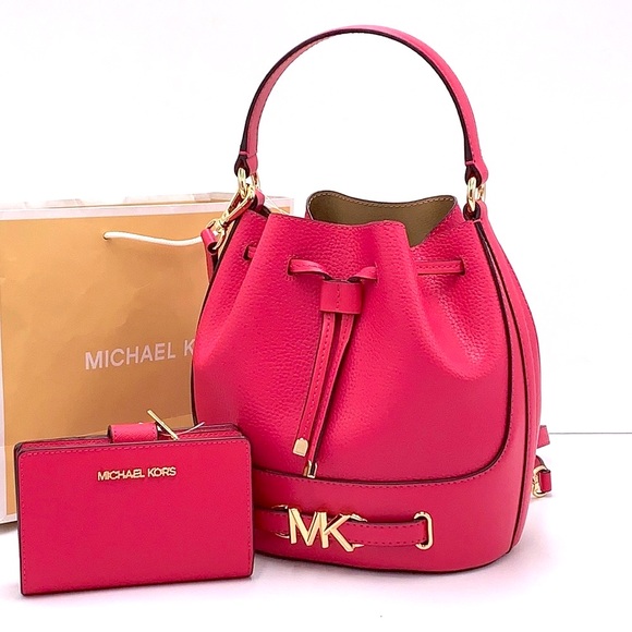 Michael Kors Handbags - MICHAEL KORS REED MEDIUM BELTED BACKED CROSSBODY & MEDIUM BIFOLD WALLET PINK